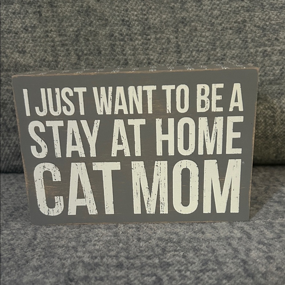 Gray Cat Mom Decorative Sign